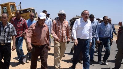 بالصور.. محافظ بني سويف: استرددنا 60 ألف فدان من أراضي الدولة