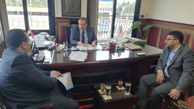 وفد تحديث الصناعة يتفقد المعهد العالي لتكنولوجيا النسيج بالمحلة