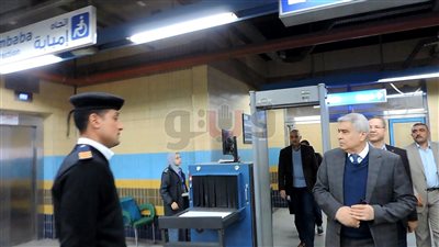 مدير شرطة النقل يتفقد الخدمات الأمنية بمحطات المترو والسكة الحديد (صور)
