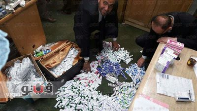 بالصور.. إحباط محاولة تهريب سبائك ذهب وأدوية مستوردة بمطار برج العرب