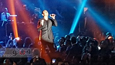 بالصور.. عمرو دياب يفتتح حفل عيد الحب بأغنية «الليلة»