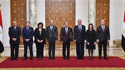 تفاصيل يوم رئاسي مكثف.. السيسي يشهد أداء الوزراء الجدد اليمين الدستورية.. يكلف بتحقيق مصالح الشعب.. يقدم كشف حساب 4 سنوات بمؤتمر «حكاية وطن».. و6 تكليفات لوزير الاتصالات