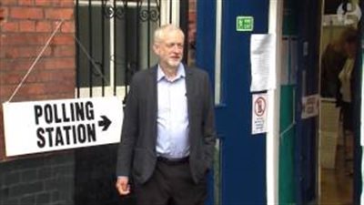 بالفيديو.. زعيم «العمال» البريطاني يصوت في استفتاء الاتحاد الأوروبي