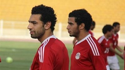 صلاح يهنئ عمر جابر بعد الفوز بكأس سويسرا