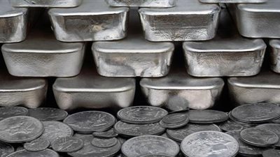 الفضة ترتفع لأعلى مستوى في 10 أشهر وتدفع الذهب للصعود