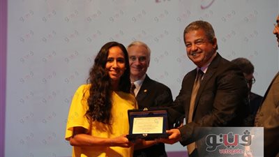 بالصور.. وزير الرياضة يكرم المتميزين رياضيا بالجامعة الأمريكية