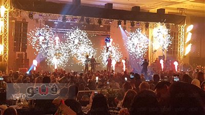 بالصور.. كريم محسن وعلى الرصيف باند يحيون عيد الحب بالتجمع الخامس