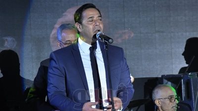 تألق مدحت صالح وأحمد جمال وريهام في حفل الجمهورية (صور)