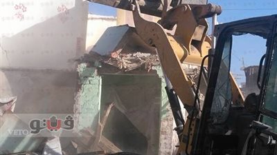 بالصور.. إزالة المنازل العشوائية في حي الضواحي ببورسعيد