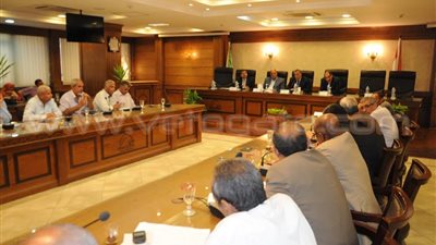 محافظ الجيزة لرؤساء الأحياء: «انزلوا الشارع وبلاش قعدة المكاتب»