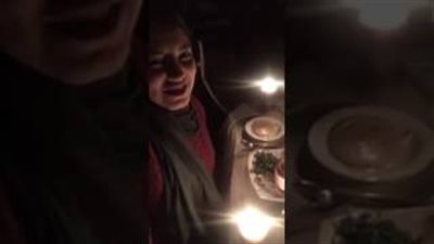 بالفيديو.. أطفأت الأنوار للاحتفال بالفالنتين مع خطيبها فضبطها والدها