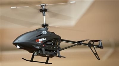 ضبط طائرة مزودة بكاميرا فيديو للتجسس بحوزة راكب بمطار القاهرة