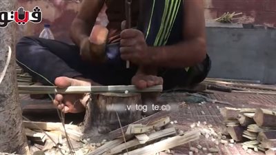 بالفيديو.. «ناصر» يصنع أرخص فانوس لإدخال البهجة على أحياء إمبابة