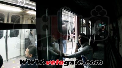 بالفيديو.. ركاب مترو الأنفاق يواجهون الموت
