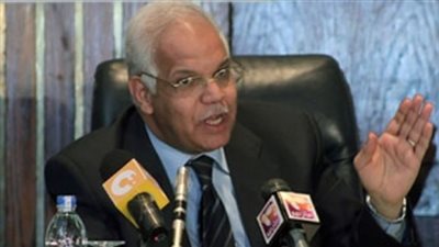 محافظ القاهرة يناقش منظومة النظافة مع رؤساء الأحياء