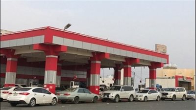 أزمة وقود في بلاد النفط.. نفاد البنزين في عدة محافظات سعودية