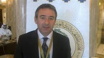 السفير المصري بالكويت يستقبل الناخبين في اليوم الثاني للانتخابات