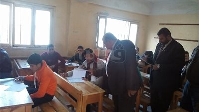 رئيس مدينة الجمالية بالدقهلية يتفقد سير امتحانات الإعدادية (صور)