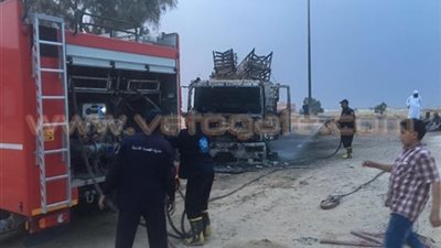 السيطرة على حريق سيارة مواد غذائية بمطروح