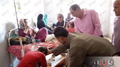 محافظ الشرقية يطمئن على حالة المواطنين المصابين بالتسمم