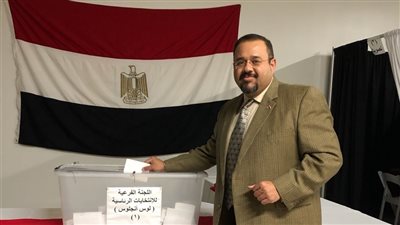 العالم المصري هشام العسكري يدلي بصوته في لوس أنجلوس (صور)