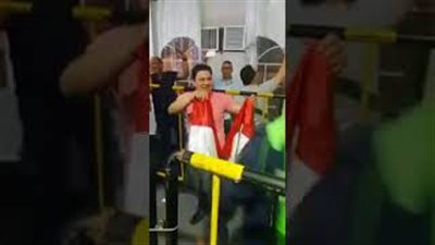 الناخبون المصريون في الكويت يرقصون على أنغام «أحلف بسماها» (فيديو)