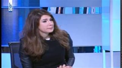 بالفيديو.. لمبة تنفجر فوق مذيعة LBC وضيفها وتصيبهما بالفزع
