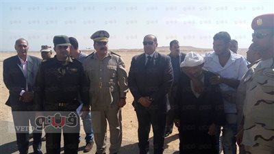 بالصور.. محافظ سوهاج يستقبل جثمان شهيد سيناء بالمطار الحربي