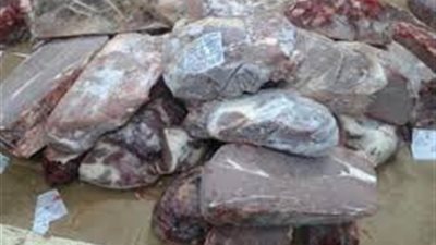 ضبط مدير سوبر ماركت بحوزته 9 كيلو لحوم وألبان فاسدة في الغردقة