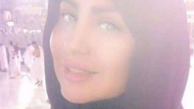 حليمة بولند تثير الجدل بصور من داخل الحرم