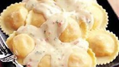 طريقة إعداد الرافيولي بالدجاج والصوص الأبيض