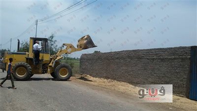 إزالة 35 حالة تعد على أراضي الري والسكك الحديدية بقطور في الغربية