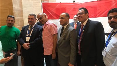 أشرف عبدالباقي يدلي بصوته في القنصلية المصرية بجدة