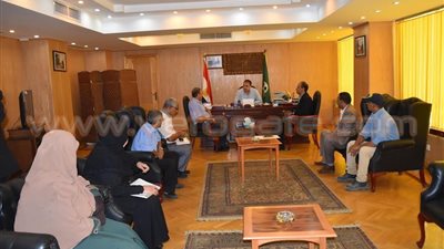 محافظ الفيوم يبحث تطوير شارعي جمال عبد الناصر وسعد زغلول