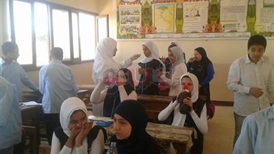 بالصور.. بدء حملة تطعيم طلاب الابتدئي ضد الطفيليات المعوية في بورسعيد