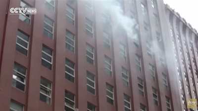 بالفيديو.. هروب 4 سيدات من نوافذ الطابق الـ 10 بسبب حريق