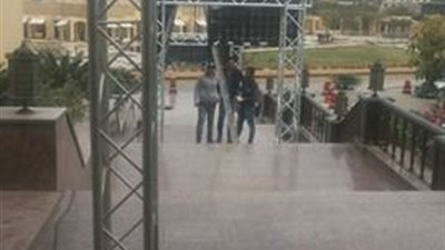 بالصور.. إزالة تجهيزات «مينا هاوس» بعد إلغاء زيارة ميسي