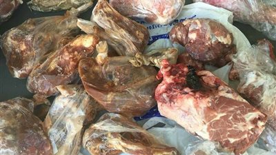 التحفظ على لحوم فاسدة في مطعم شهير بالفيوم