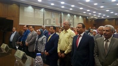 بالصور.. دقيقة حدادا على أرواح الشهداء بالمؤتمر العام لكلية الآثار