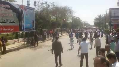 المنيا تحتفل بعيدها القومي.. كورنيش النيل يتزين بالزهور.. المحافظ يضع إكليلا من الزهور على النصب التذكاري للشهداء.. وافتتاح عدد من المشروعات الخدمية (صور)