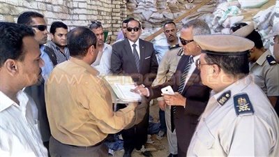 بالصور.. محافظ سوهاج يقود حملة تموينية بمركز أخميم
