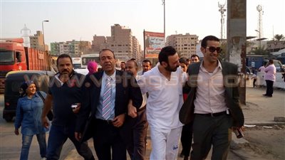 بالصور.. أصدقاء عمرو بدر يحتفلون بإخلاء سبيله