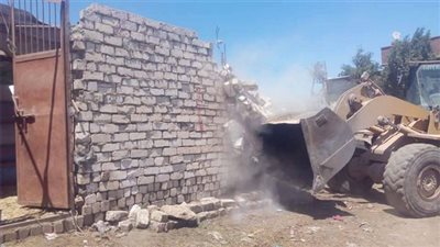 «مناطق أثرية وقعت في قبضة المعتدين على أملاك الدولة».. مواطن يبني منزله على جزء من مسجد أثري بدمياط.. ملاحقة تعديات بقلعة قايتباي ومساجد تاريخية بالإسكندرية.. وآثار دهشور تنتظر إنقاذها