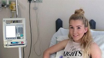 بالصور.. فتاة تتحدى المرض وتحقق حلمها في تشجيع منتخب إنجلترا