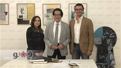 بالصور.. نفاد نسخ كتاب فاروق حسني في حفل توقيعه بدبي