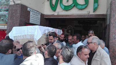 بالفيديو .. تشييع جثمان والد ياسمين عبدالله من مسجد مصطفى محمود