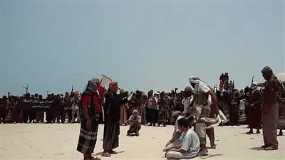 بالصور.. تنظيم القاعدة يعدم سعوديين في اليمن بوابل من الرصاص