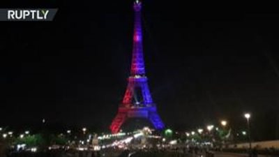 بالفيديو.. تزيين برج إيفل بألوان فريق سان جيرمان احتفالا بـ«نيمار»