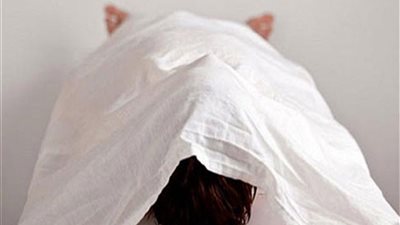 التصريح بدفن ربة منزل وابنتيها لقين مصرعهن بسبب المعايرة