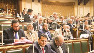 البرلمان يوافق على قانون انتخاب العمال بمجالس الإدارة «في مجموعه»